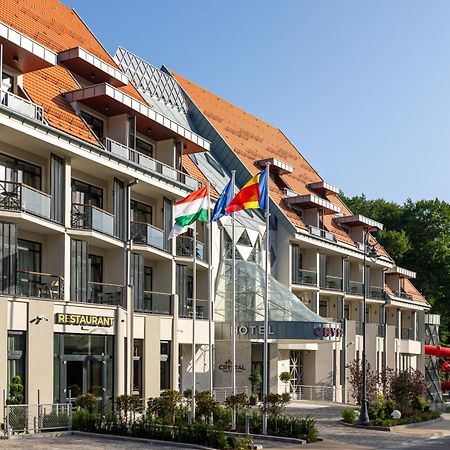 סובאטה Hotel Crystal Wellness & Spa Superior מראה חיצוני תמונה