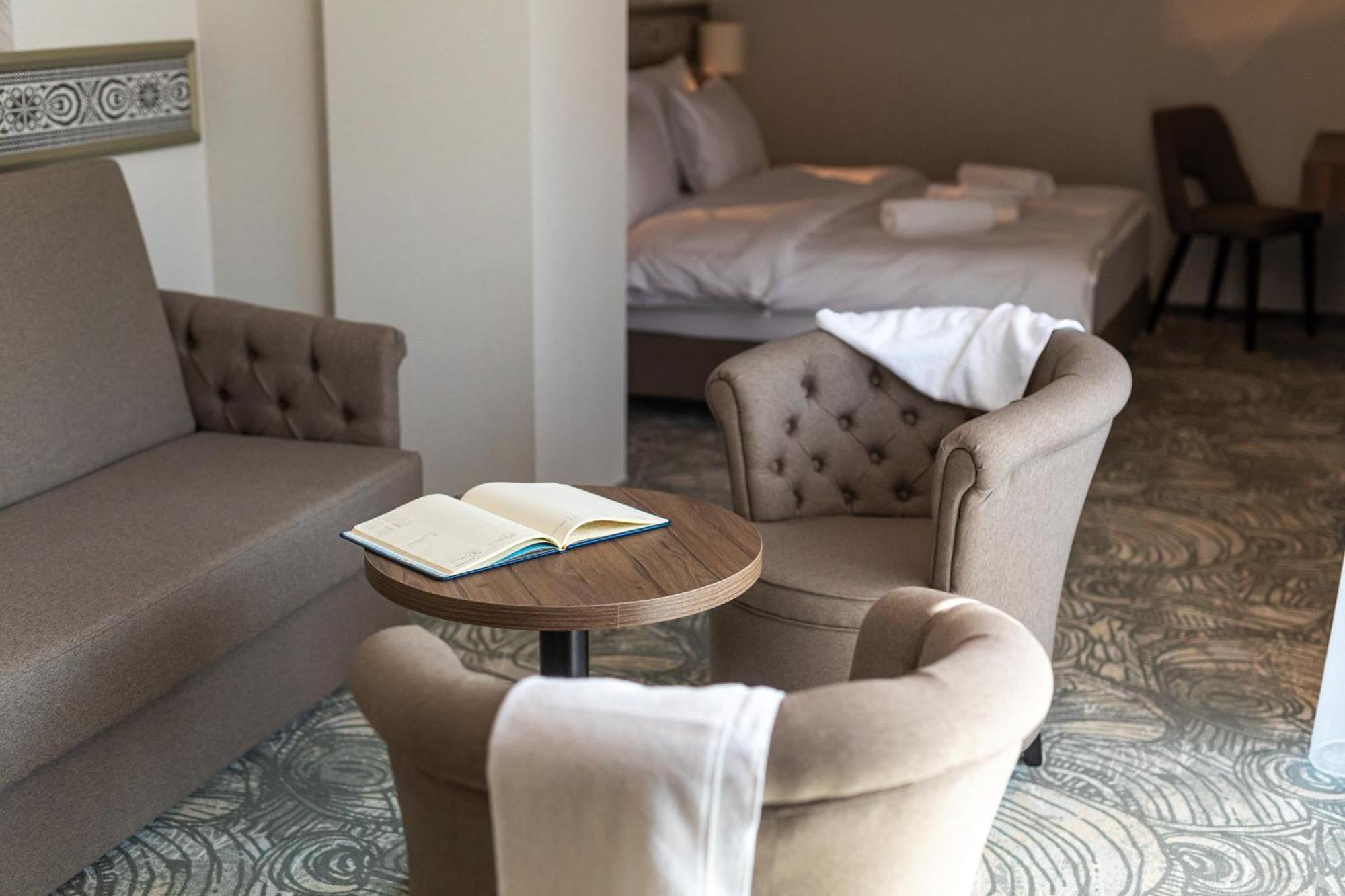 סובאטה Hotel Crystal Wellness & Spa Superior מראה חיצוני תמונה