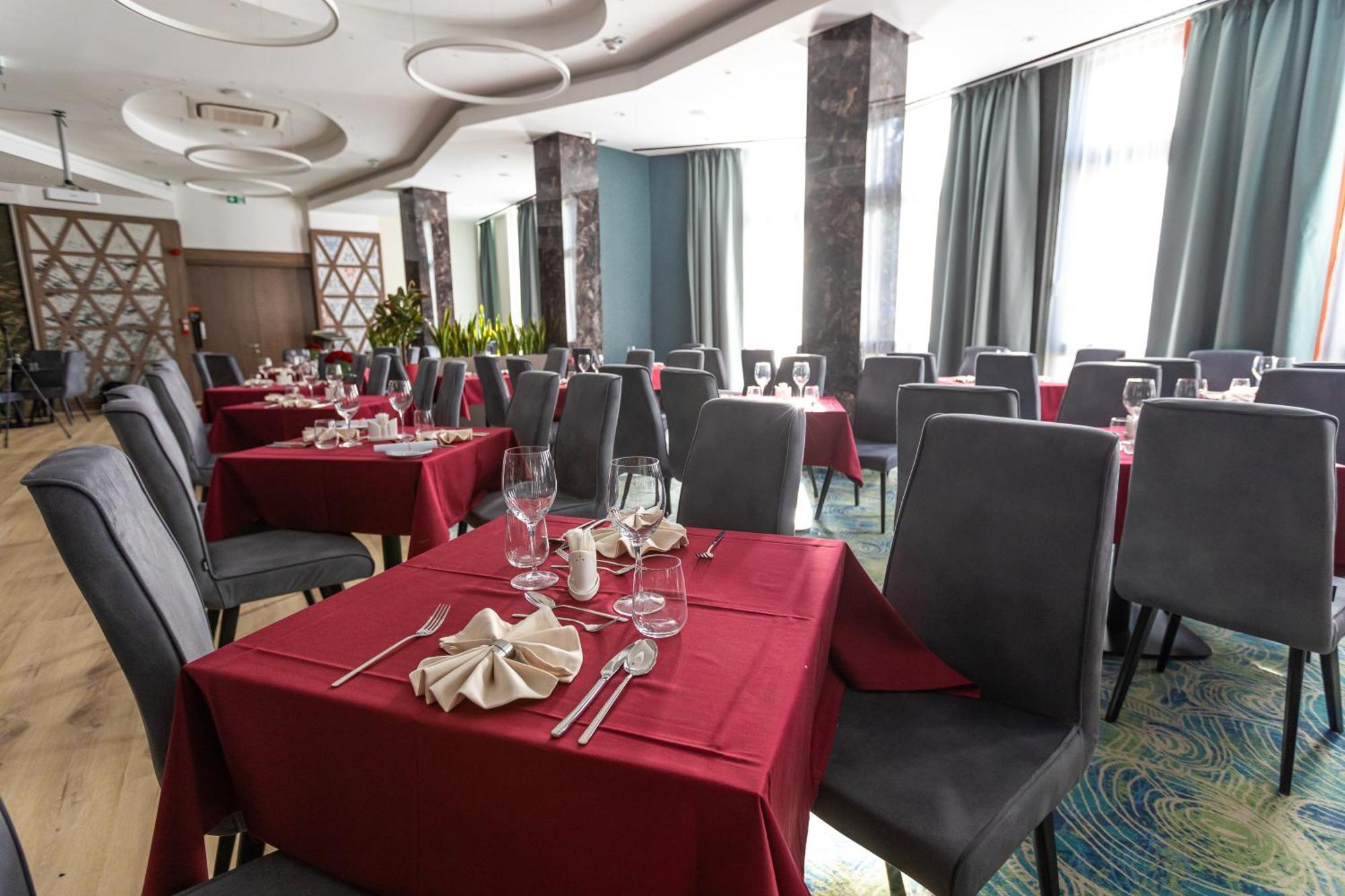סובאטה Hotel Crystal Wellness & Spa Superior מראה חיצוני תמונה