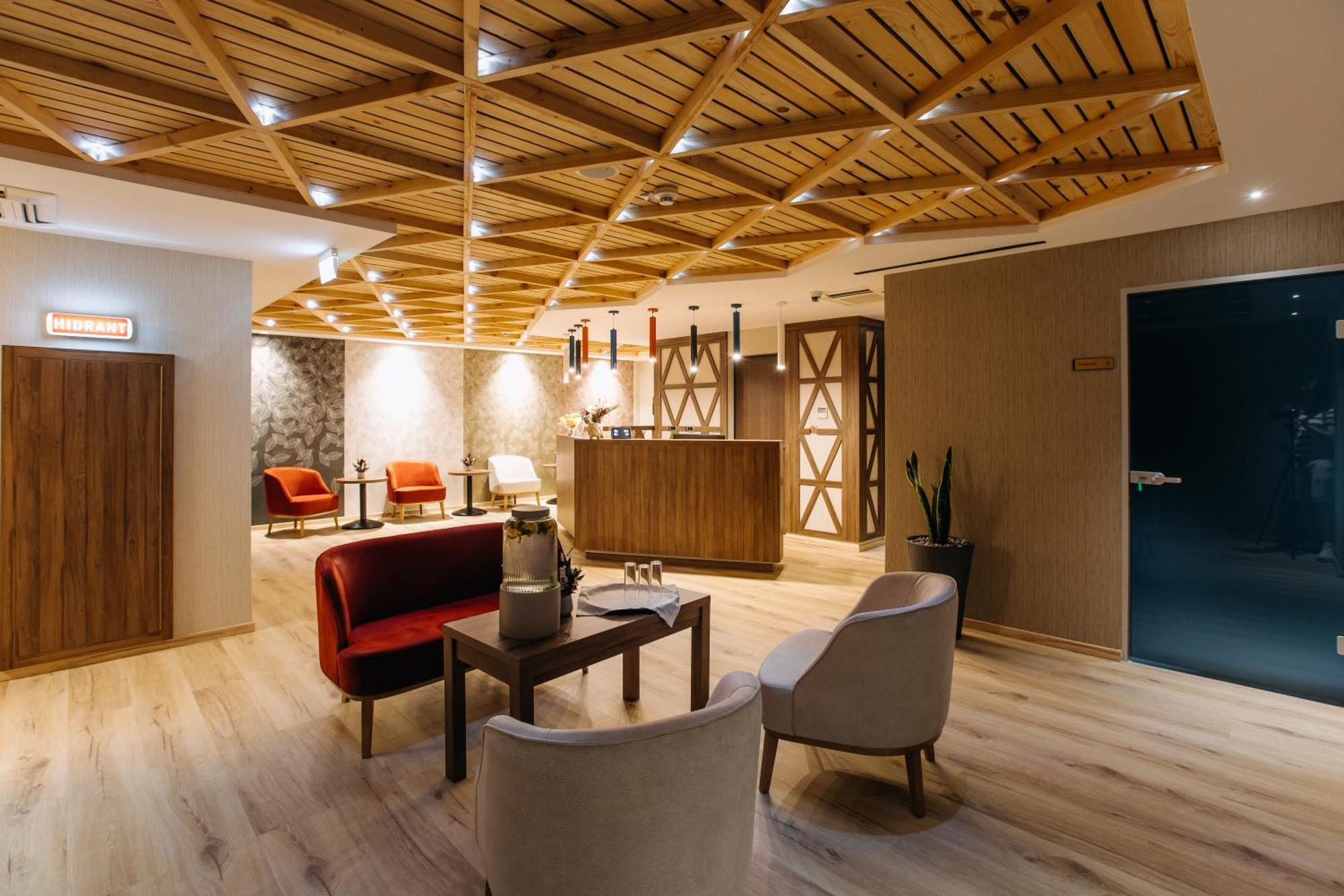 סובאטה Hotel Crystal Wellness & Spa Superior מראה חיצוני תמונה