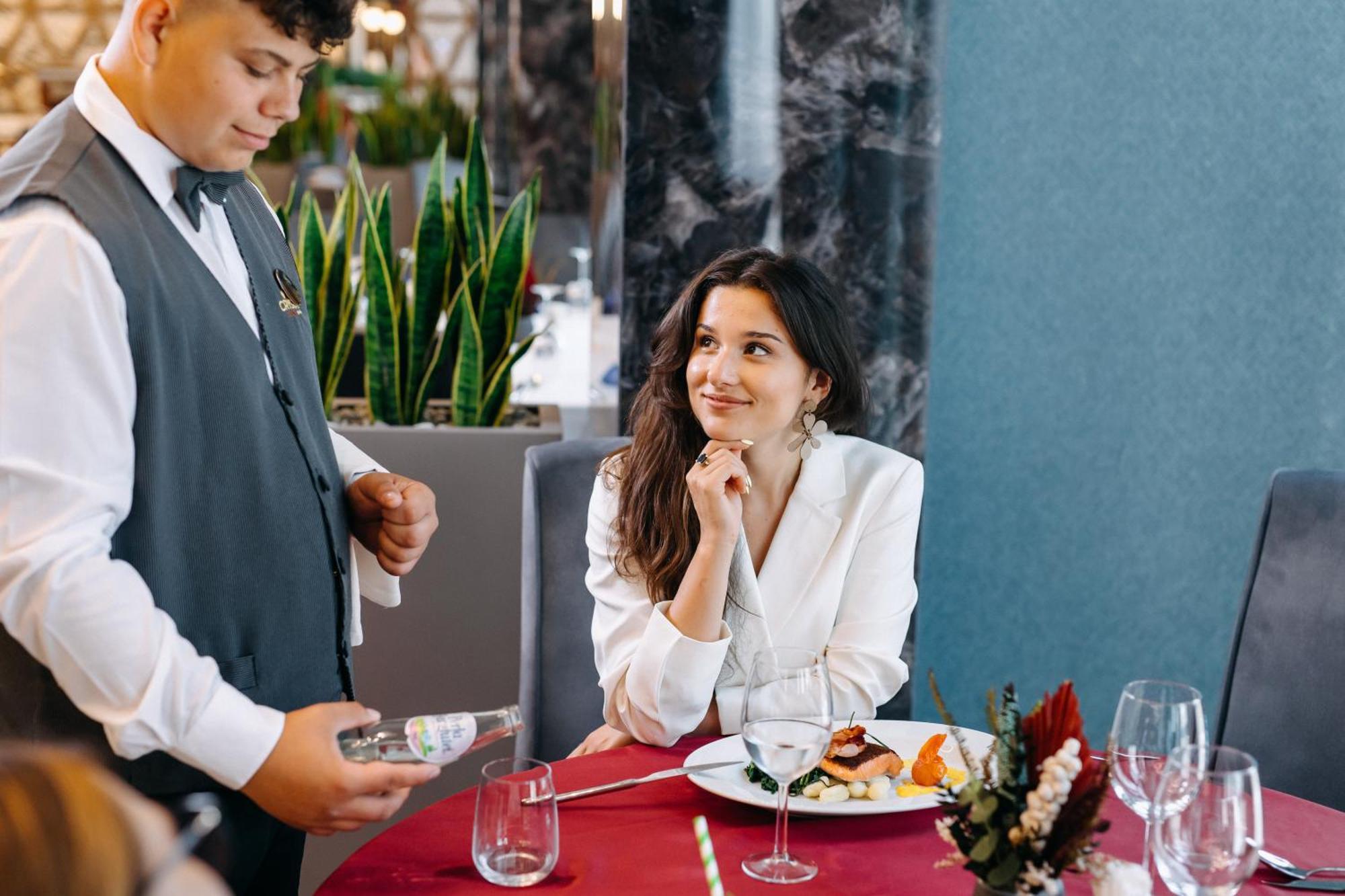 סובאטה Hotel Crystal Wellness & Spa Superior מראה חיצוני תמונה