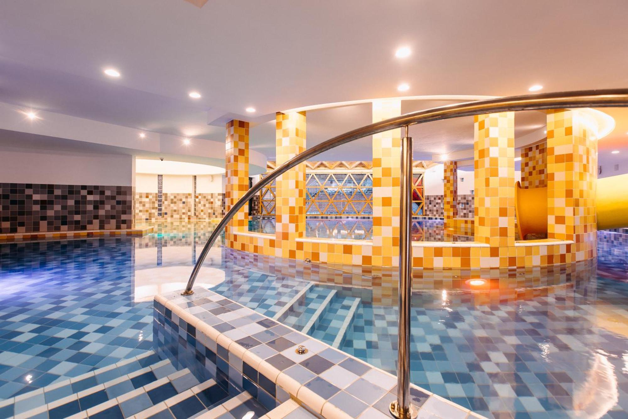 סובאטה Hotel Crystal Wellness & Spa Superior מראה חיצוני תמונה