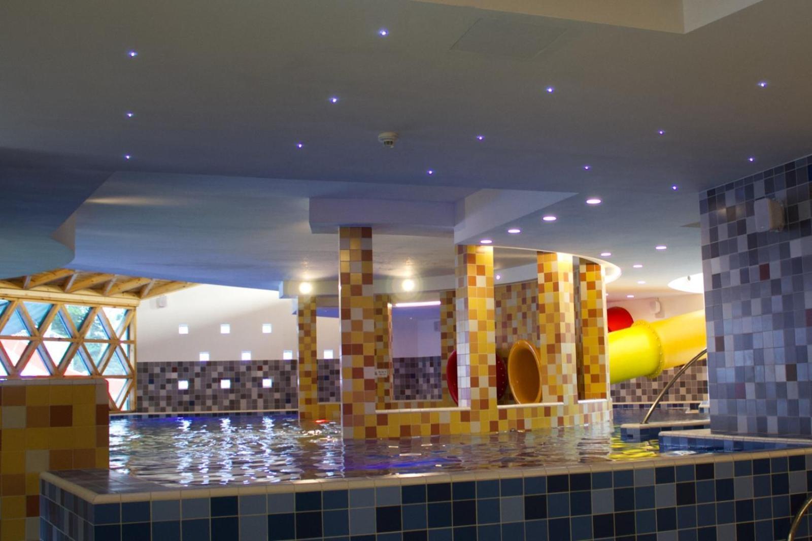 סובאטה Hotel Crystal Wellness & Spa Superior מראה חיצוני תמונה