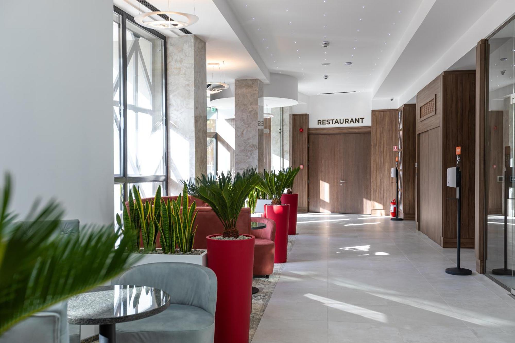 סובאטה Hotel Crystal Wellness & Spa Superior מראה חיצוני תמונה