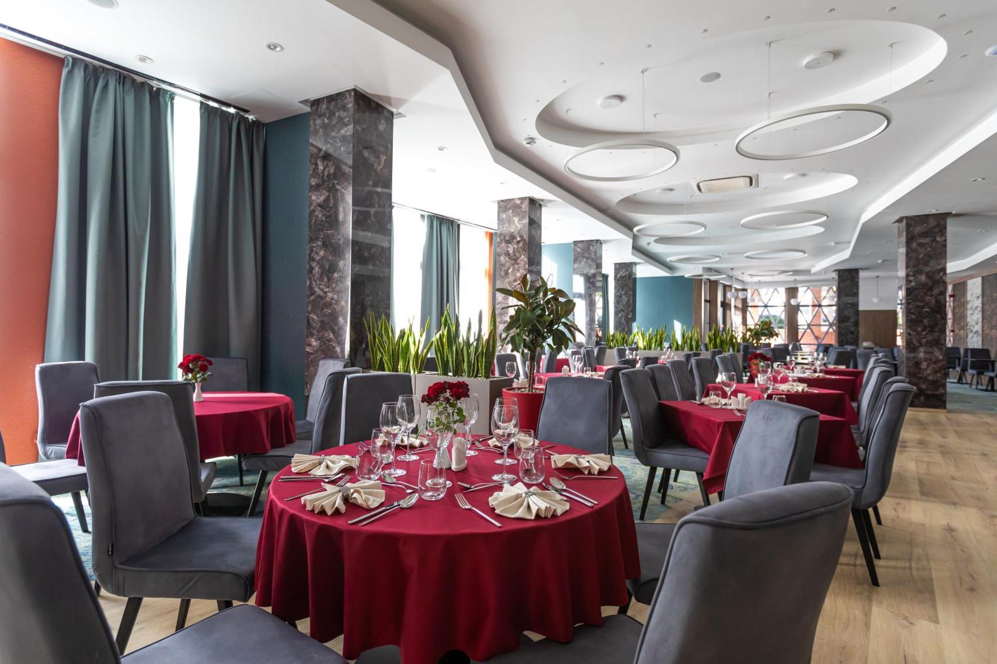 סובאטה Hotel Crystal Wellness & Spa Superior מראה חיצוני תמונה
