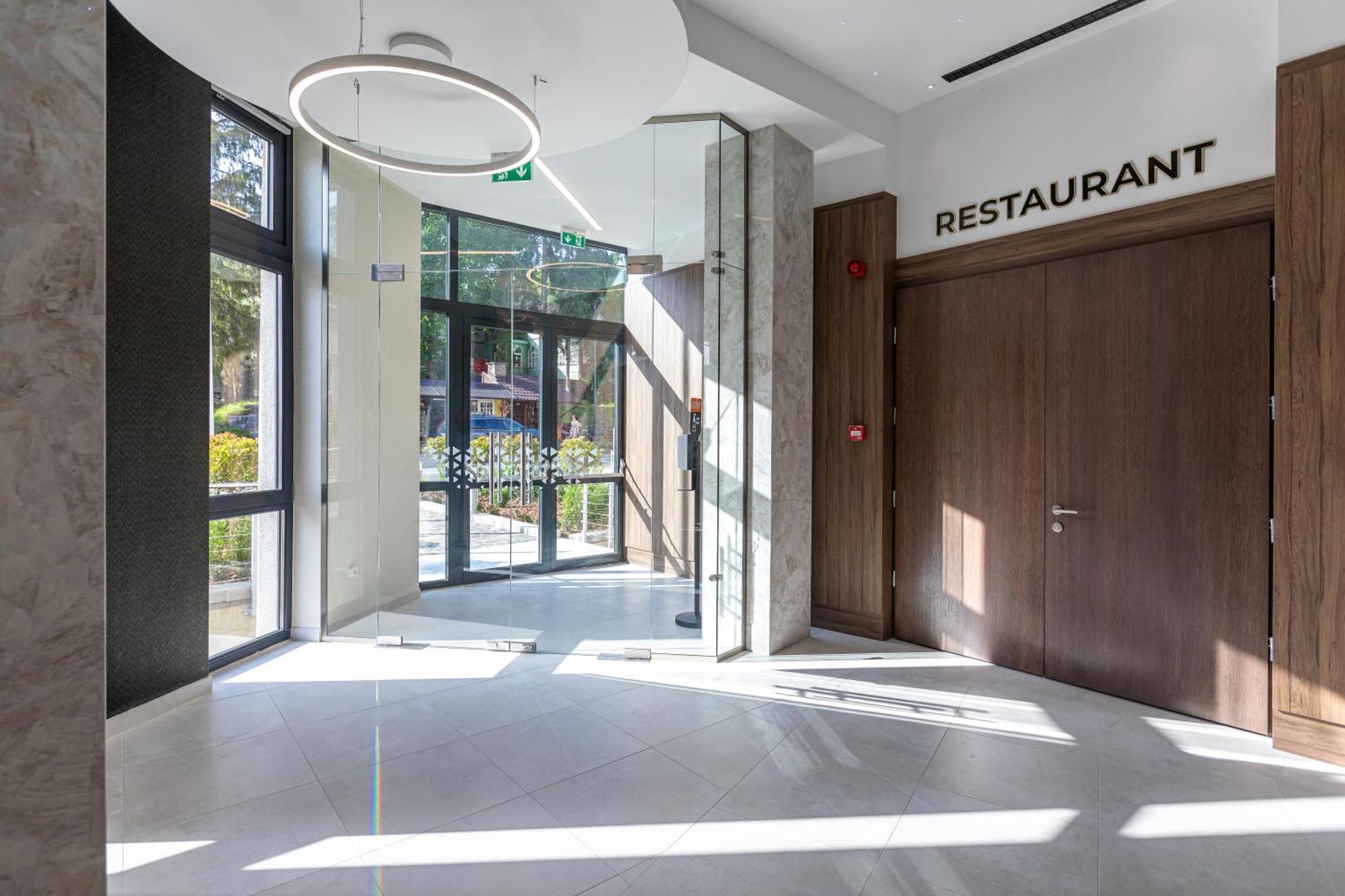 סובאטה Hotel Crystal Wellness & Spa Superior מראה חיצוני תמונה